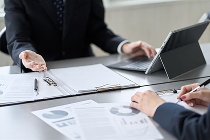 打合せをしている様子